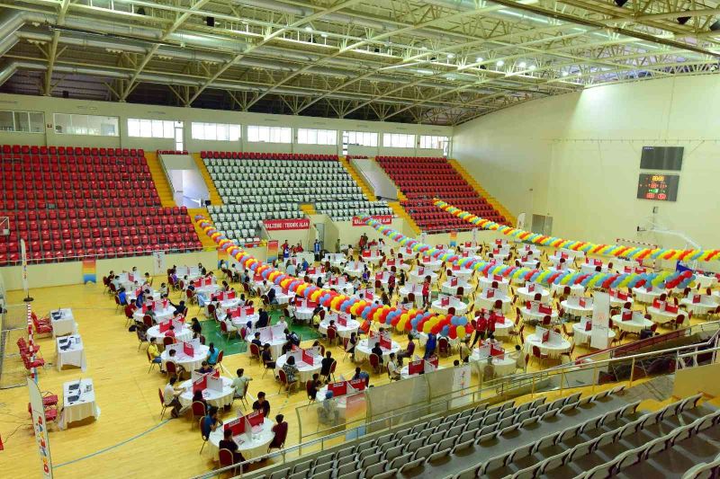 Osmaniye’de öğrenciler en iyi “Çevre Dostu Yük Gemisi” tasarlamak için ter döktü
