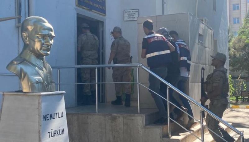 14 yıl önce 3 kişinin öldüğü kavgayla ilgili aranan zanlı Şanlıurfa’da yakalandı
