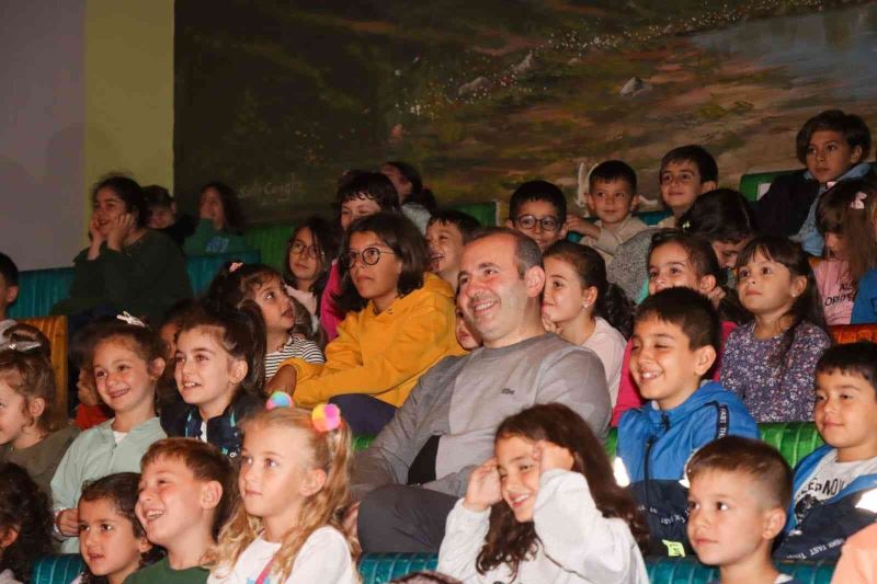 Yalova Belediyesi ‘İyiler Mutlaka Kazanır’ oyununu çocuklarla buluşturdu
