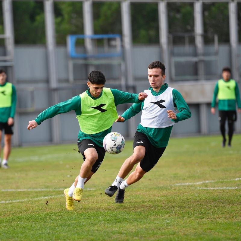 Bursaspor, pas ve şut çalıştı
