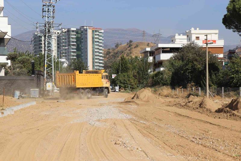 İsabeyli Mahallesinde yol yapım çalışmaları sürüyor
