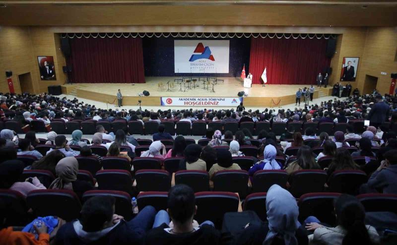 AİÇÜ’de 2022-2023 yılı akademik açılış töreni yapıldı
