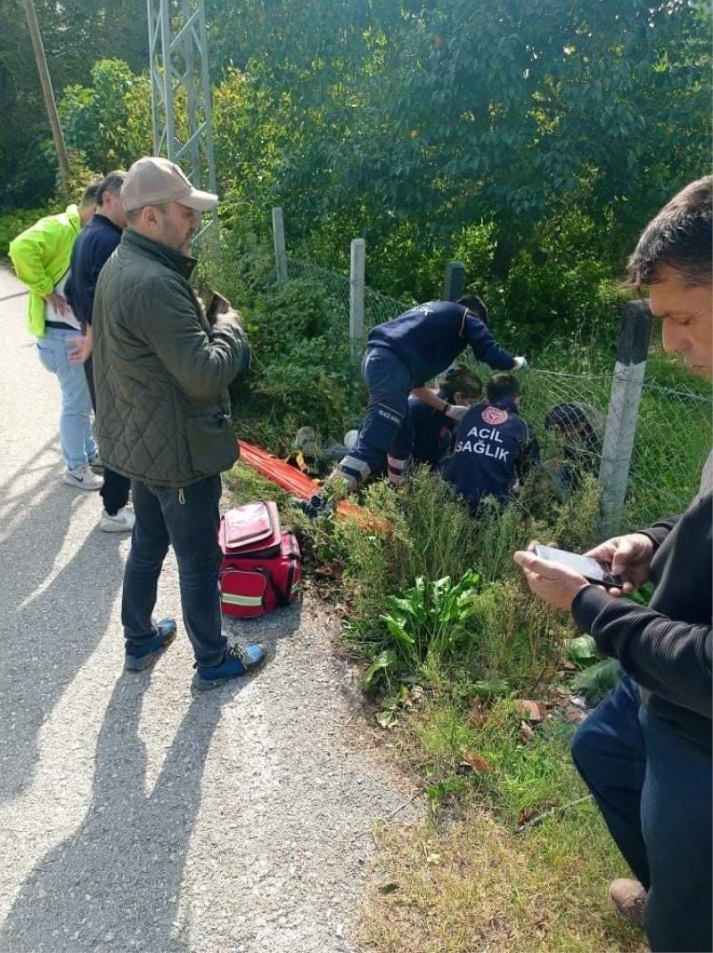 Motosikletiyle şarampole yuvarlanan genç ağır yaralandı
