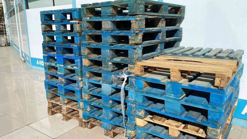 Marketin paletlerini çalan hırsızlar yakalandı
