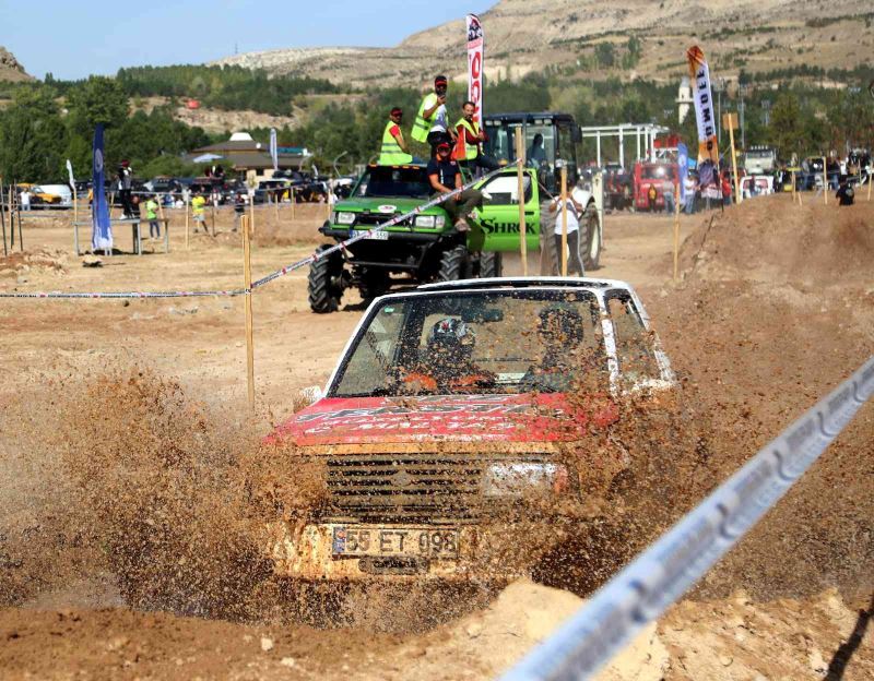 Off-road tutkunları Sivas’ta buluştu
