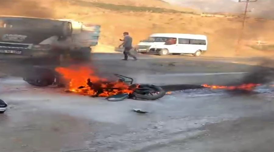 Kaza sonrası motosikletiyle alevler içinde kaldı, vatandaşlar yanmaktan kurtardı