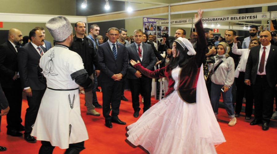 Van Turizm Fuarı yoğun katılımla açıldı