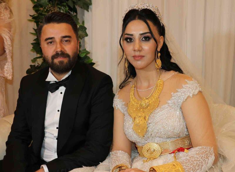 Gelin ve damada 3 milyon 650 bin TL’lik takı takıldı
