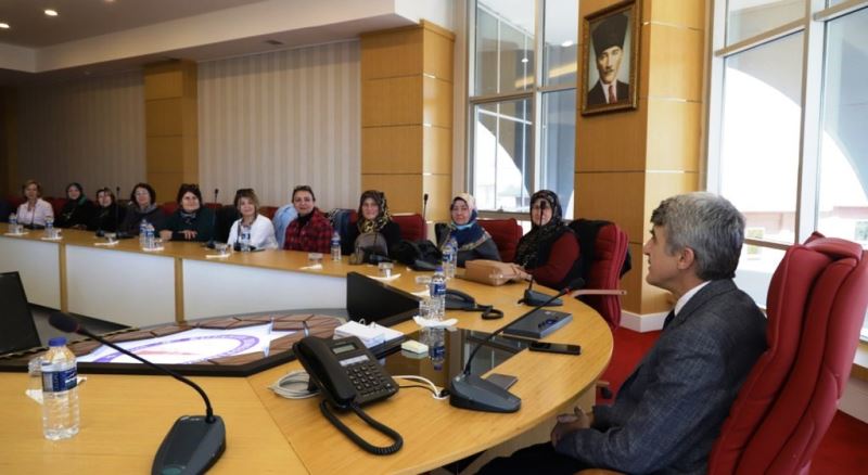 DPÜ’nün “Anne Üniversitesi” projesinde ilk ders verildi
