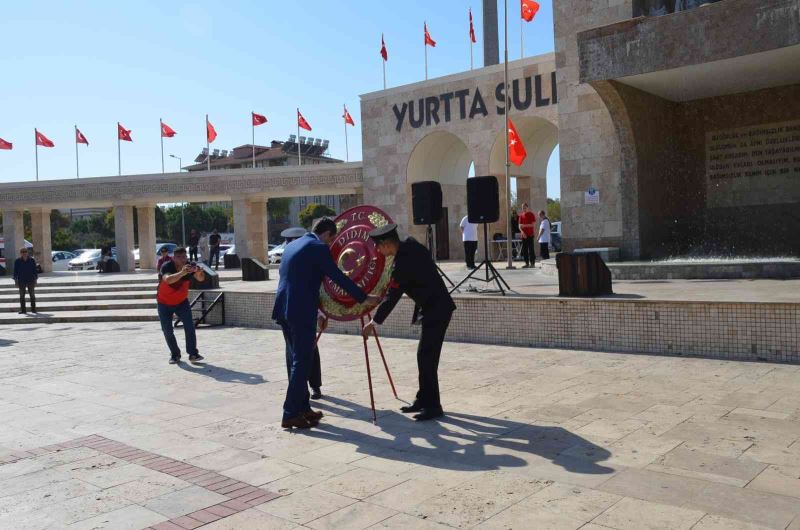 Didim’de 29 Ekim kutlamaları çelenk töreniyle başladı
