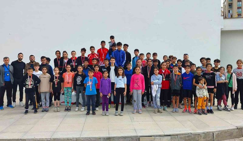 Karaman’da atletler Cumhuriyet için koştu
