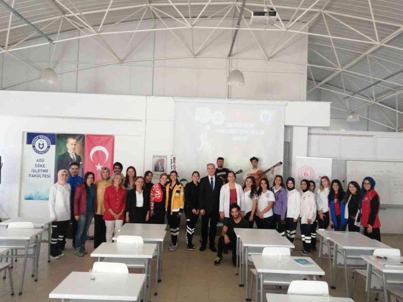 Söke İşletme Fakültesi’nde ’Cumhuriyet Genç Akustik Konseri’ gerçekleşti
