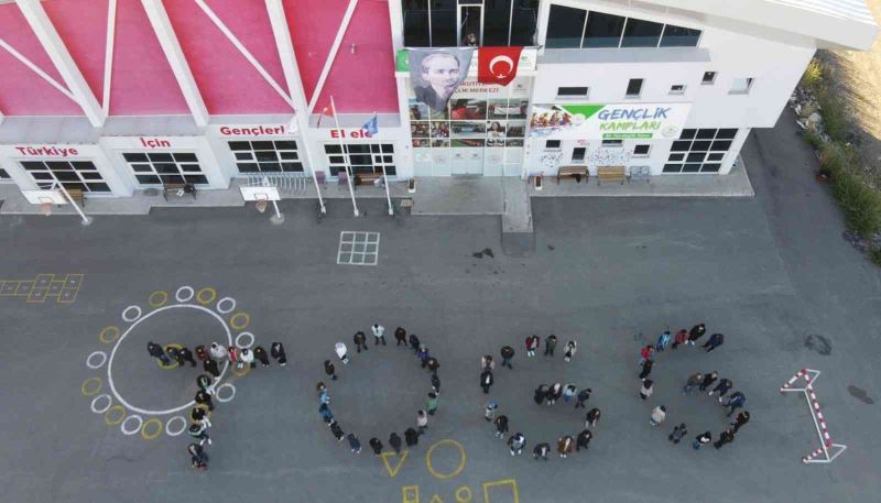 Gençlik merkezi gönüllülerinden TOGG koreografisi
