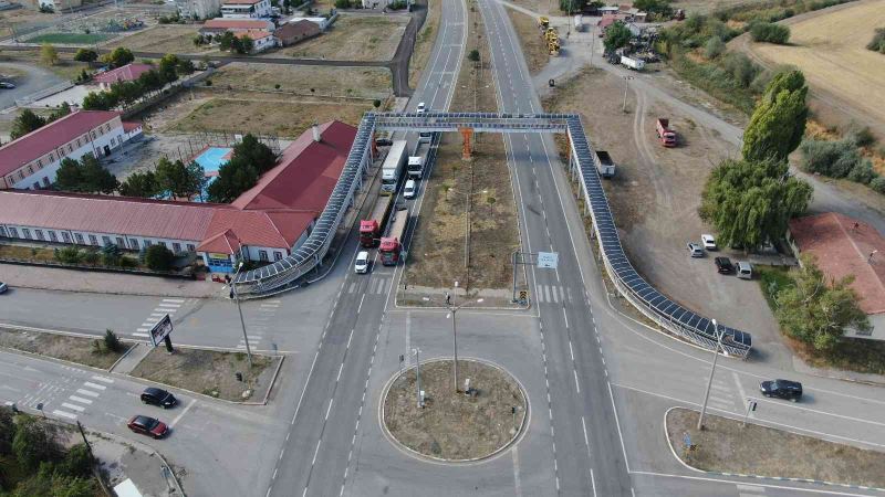 Bu kez engelli vatandaşları değil, sağlıklı vatandaşları unuttular, 20 metrelik mesafe için 200 metre yürüyorlar
