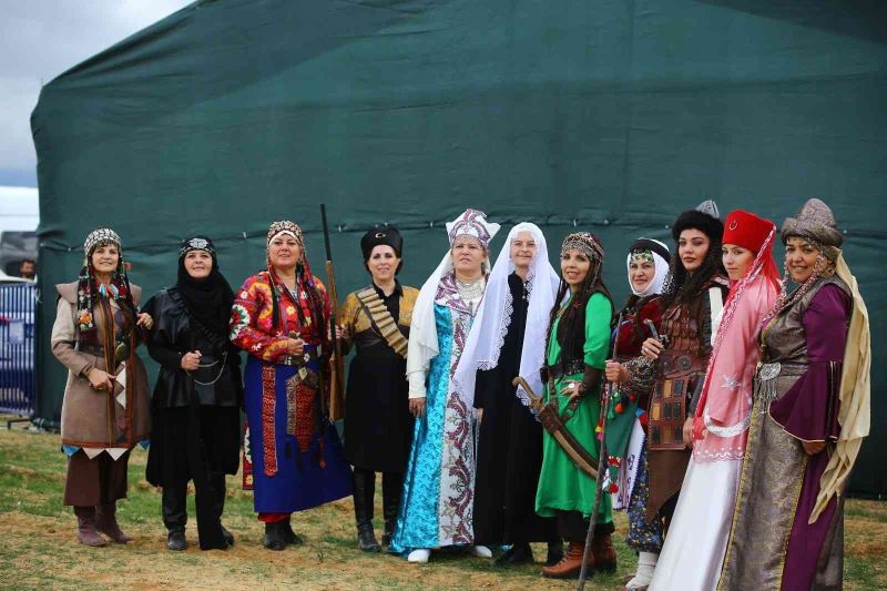 Eskişehir Anadolu Bacıları Tiyatro Topluluğu ülke çapında turnelere devam ediyor
