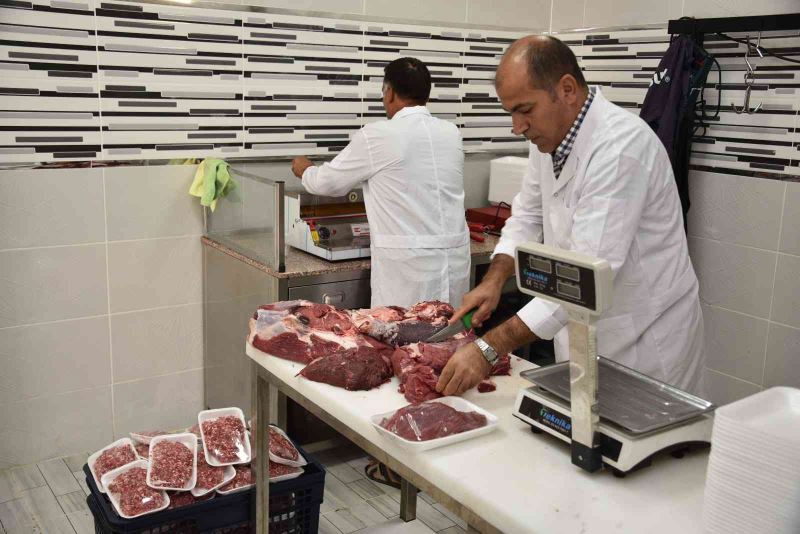 Siverek’te halk kasabı et satışına başladı
