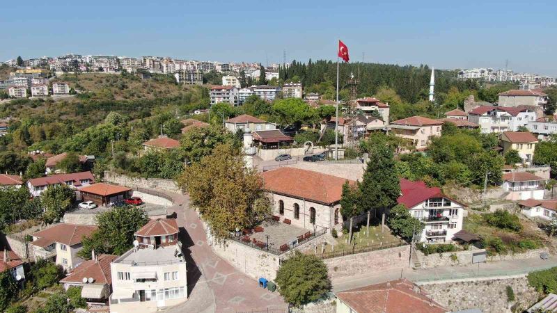 690 yıldır ayakta, kılıçla hutbe geleneği bu camide yaşatılıyor
