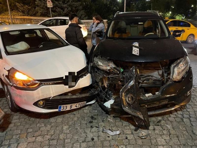 Alkollü kadın sürücü ortalığı birbirine kattı: Polise tekme atıp küfürler savurduğu anlar kamerada
