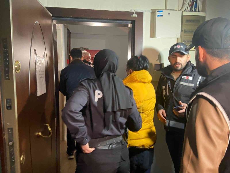 Ehliyet ve SRC sınavlarında sahtecilik yapan çeteye eş zamanlı operasyon
