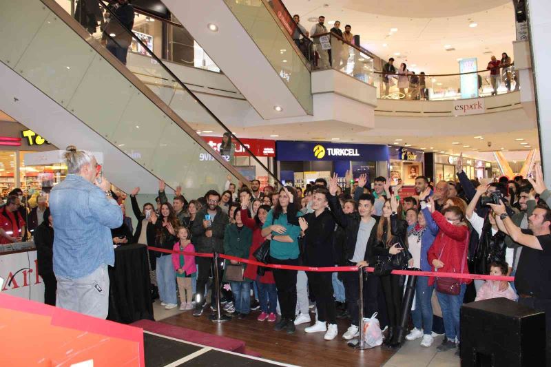 Eskişehir EsparK AVM radyocu Cem Arslan ile 15’inci yılını geride bıraktı
