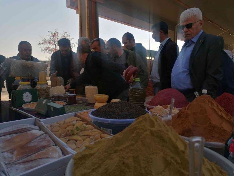 Lezzet festivaline şiş kebap yeme yarışması damga vurdu
