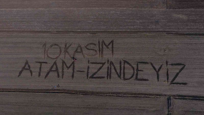 Trakya’da tarlaya yazılan “10 Kasım Atam İzindeyiz” yazısı havadan görüntülendi
