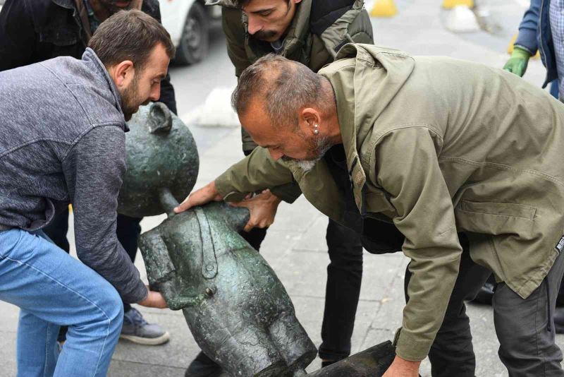 Avanak Avni evine döndü
