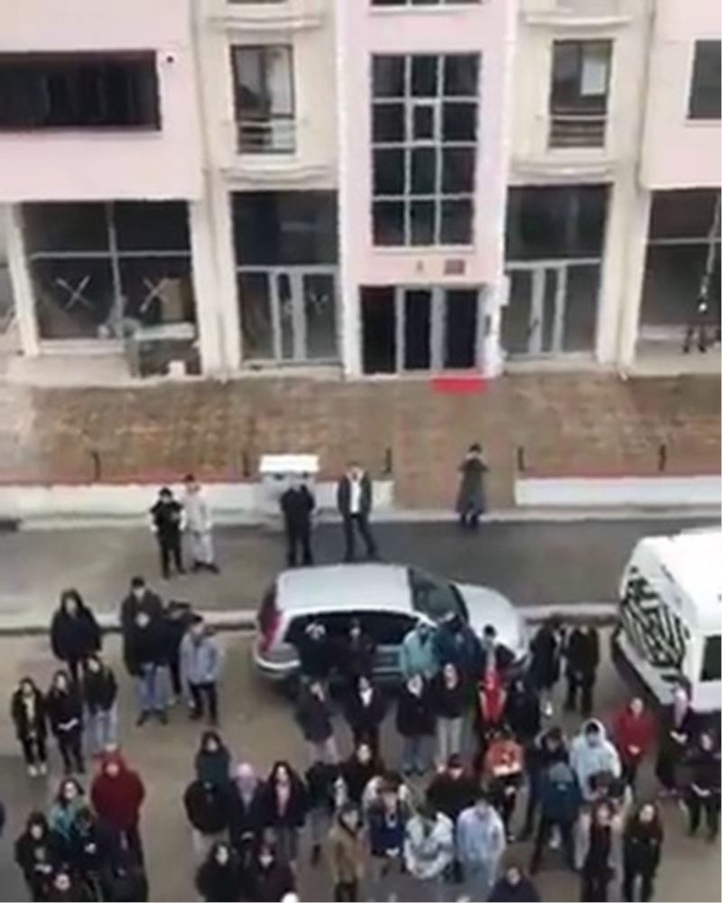 Kanser tedavisi gören öğretmeni duygulandıran ziyaret
