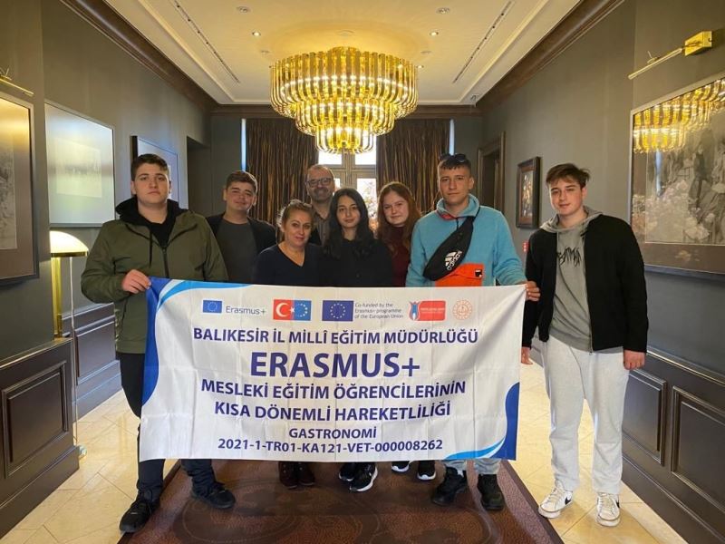 Cunda MTAL öğrencileri Prag’dan döndü
