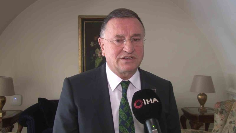 Lütfü Savaş: 