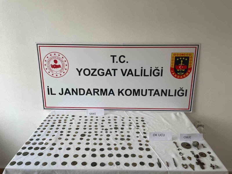 Yozgat’ta 212 sikke ve 21 tarihi obje ele geçirildi

