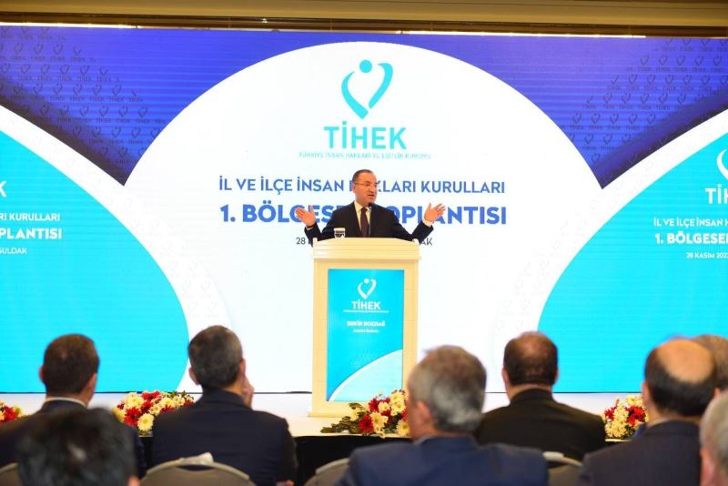 Bozdağ : “Teröristler etkisiz hale getirildikçe teröre destek verenlerin çığlıkları da yükseliyor”
