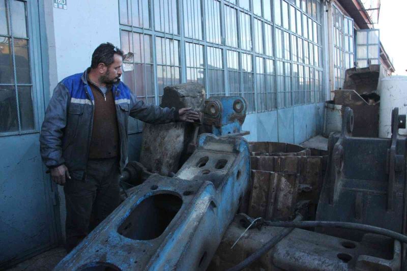 Sanayi esnafının arsız hırsızlarla başı dertte: Hem dükkanları hem müşterilerin araçlarını soydular

