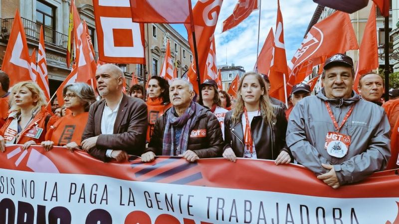 İspanya’da binlerce kişi zam talebiyle sokaklara indi
