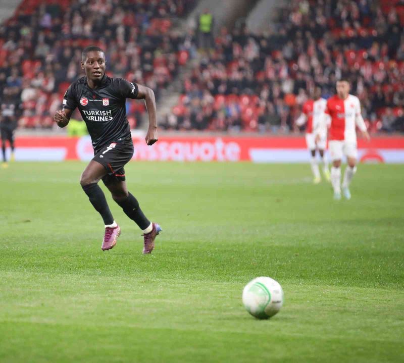 Sivassporlu Max Gradel gol sayısını 5 yaptı
