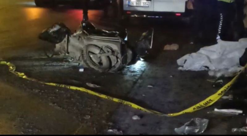 Ankara’da bariyerlere çarpan moto kurye hayatını kaybetti
