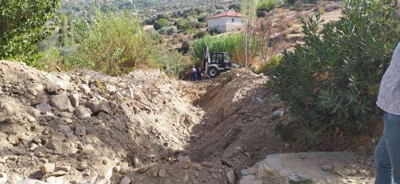 Çakaldoğan’da dere temizlik çalışması yapıldı
