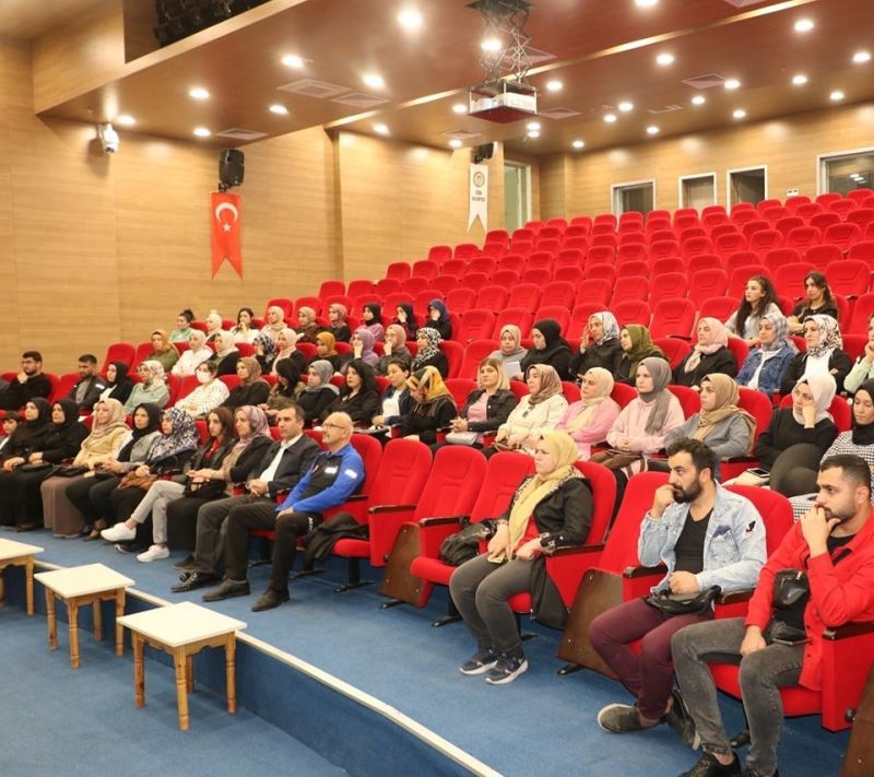 Cizre’de 180 usta öğretici aile okulu eğitiminde buluştu
