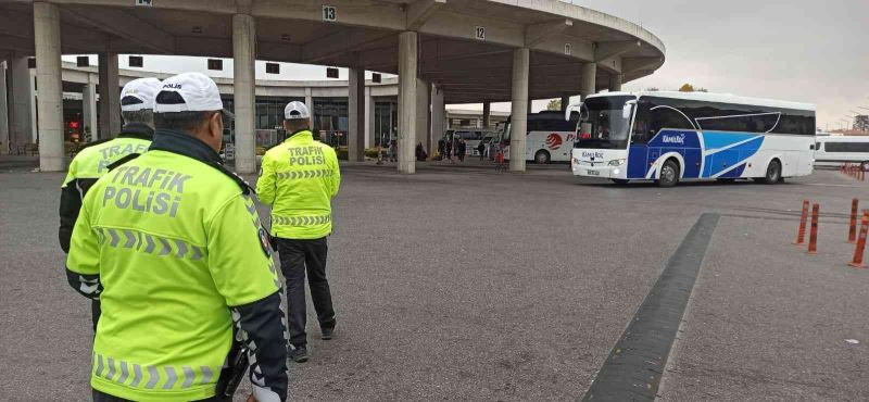 Otobüs kazaları trafik ekiplerini harekete geçirdi
