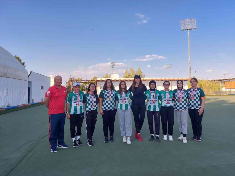 Çim Topu Türkiye Şampiyonası’na Alaçamspor damga vurdu
