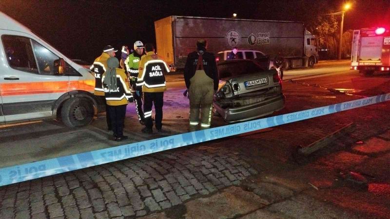 Duvara çarpıp takla atan otomobil 2 kişiye mezar oldu, kaza anı kamerada
