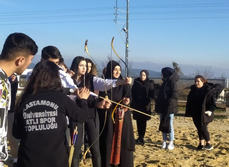 Kastamonu’da “Orta Çağ’daki Türk milli kimliği ve unsurları” konuşuldu
