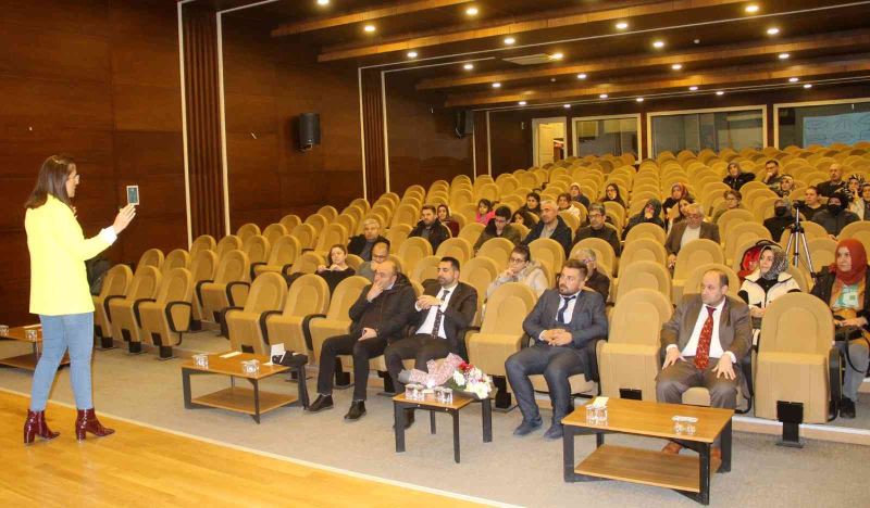 Sivas’ta velilere iletişim becerileri semineri
