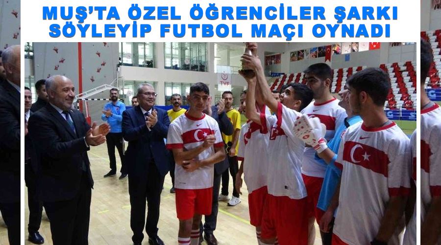 Muş’ta özel öğrenciler şarkı söyleyip futbol maçı oynadı