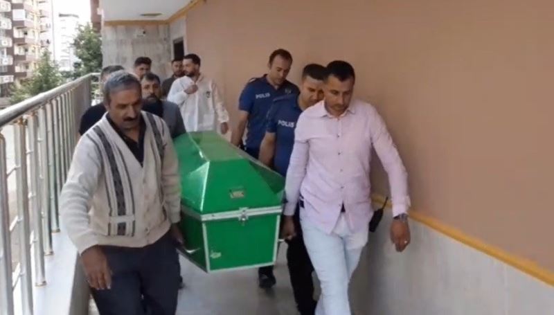 Karısını öldüren öğretmen, polislerden özür diledi

