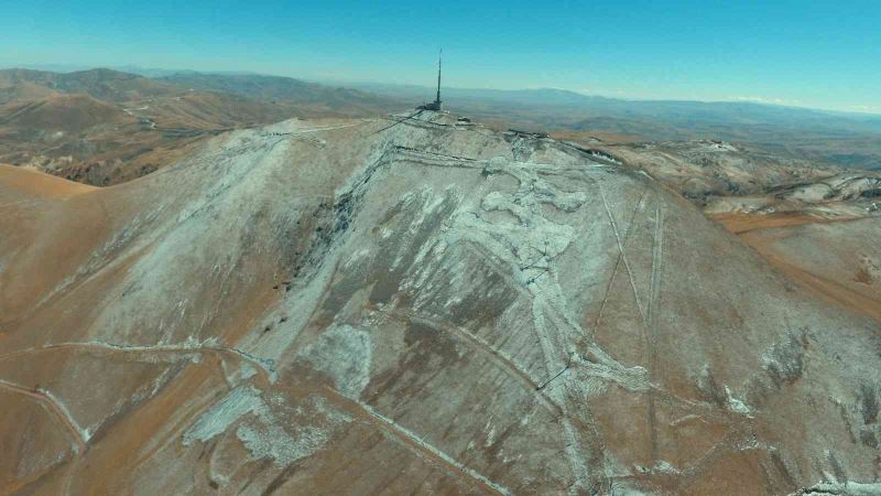 Palandöken’in beyaza bürünen zirvesi dron ile görüntülendi
