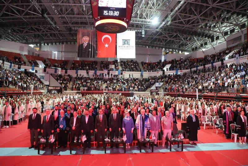 KTO Karatay Üniversitesi 10. mezunlarını verdi
