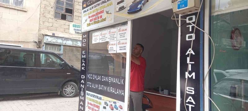 Sular altında kalacak ilçeden herkes taşınırken o yeni iş yeri açtı
