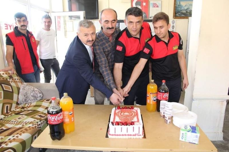 İtfaiye personeline pastalı kutlama
