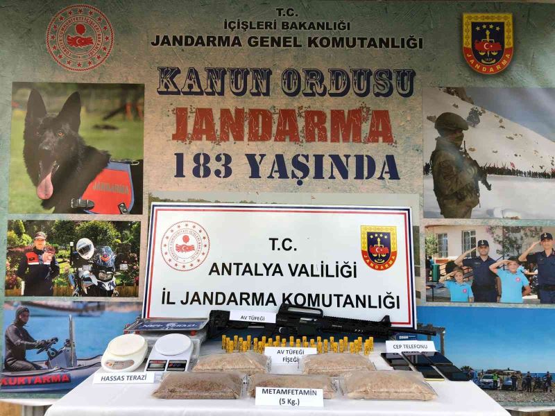 Piyasaya sürülmeye hazırlanan 5 kilogram uyuşturucuya jandarma baskını
